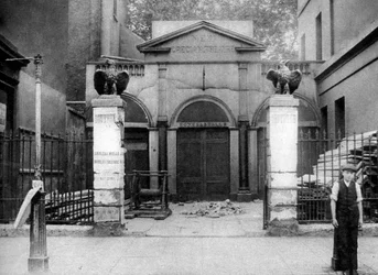 El Teatro Griego en los límites de Hoxton, Londres, 1926-1927