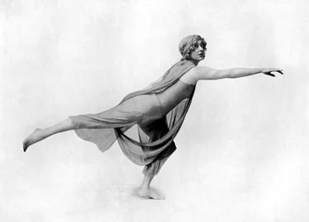 Bailando descalzos al estilo griego, c. 1913