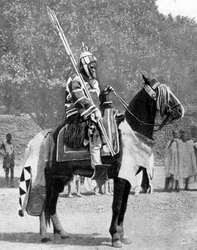 Guardia real con armadura antigua, norte de Nigeria, 1936