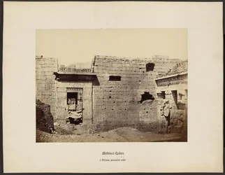 Medinet-Habou, a Tebas, premiere cour