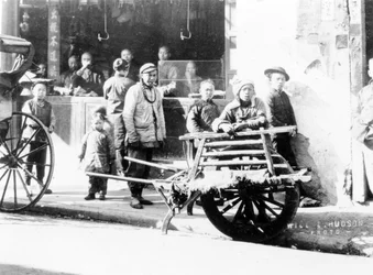 Una carretilla, China, c.1905-7