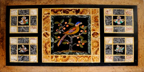 (detalle) Mesa con tapa de mármol