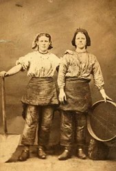 Retrato de dos trabajadores de la fábrica de hierro de Tredegar, Gales