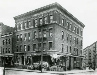 767 East 152nd Street, 7 de diciembre de 1915
