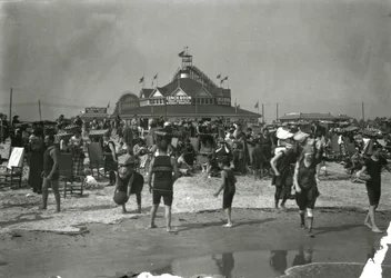 Escena de playa, Coney Island, c.1910-21
