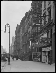 Letrero de bolera en 248 W. 14th Street, Nueva York, 2 de mayo de 1916