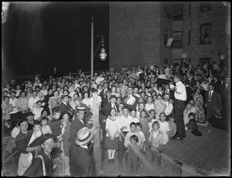 Reunión de la Sociedad Evangelística, East 79th Street y Avenue A, Ciudad de Nueva York, 24 de julio de 1914