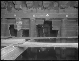 Hombres trabajando en el alcantarillado de la calle W. 129, Nueva York, c.1911