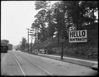Frontera Norte de la Ciudad de Nueva York en Broadway en la Calle 263, mirando al sur, 8 de junio de 1914