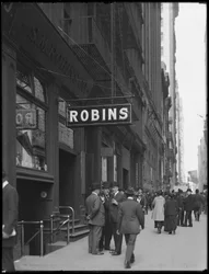 Cartel de S.M. Robins Co. en 35 Broadway, Ciudad de Nueva York, 2 de mayo de 1916