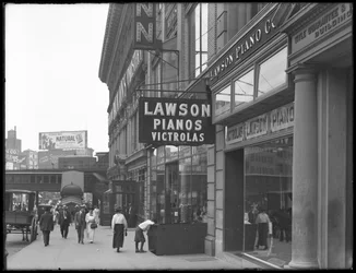 Letrero para Lawson Pianos, 372 E. 149th Street, Nueva York, 2 de agosto de 1916