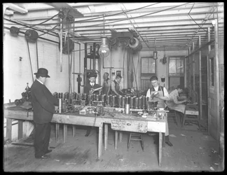 Taller del sexto piso, Geyser Electric Water Heater Company, 42 Hudson Street, Nueva York, 31 de diciembre de 1914
