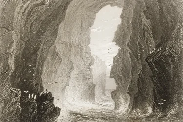 Cueva Dunkerry, Condado de Antrim, Irlanda del Norte, de 