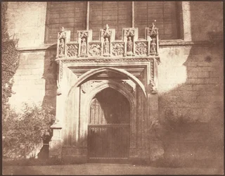 Una puerta antigua en el Magdalen College, Oxford