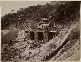 Sin título (Construcción ferroviaria) (fotografía b/n)