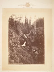 Cascadas Arched, a los pies del monte Blackmore M.T.