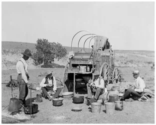 Camp wagon on - Texas roundup (foto en blanco y negro)