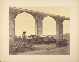 Antiguo acueducto en Querétaro, México