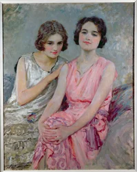 Dos mujeres jóvenes sentadas