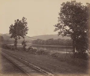 Vista este de la piedra en pie,c. 1895 (foto)