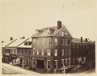 Marshall House, Alexandria, Virginia, agosto de 1862 (impresión a la albúmina montada sobre papel de trama)
