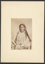 Valiente kiowa vestido de guerra [probablemente Koi-khan-hole].