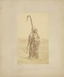 Powder Face, Jefe de Guerra de los Arapahoes, [En traje de guerra]