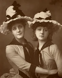 Dos rosas, Maude Millett y Annie Hughes, actrices británicas, 1888