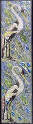 Cuatro azulejos que representan aves pescadoras