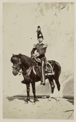 Monarca indio joven a caballo