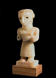 Estatuilla de un hombre, inscrita del clan Madrarum, de Nugub, cerca de Beihan, Yemen del Sur, siglo I-II d.C.