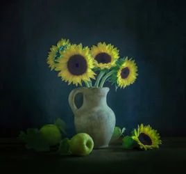 Girasoles y manzanas verdes