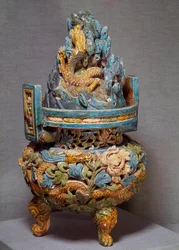 Arte chino: quemador de perfumes en terracota. Periodo de la dinastía Yuan. 1271-1368.