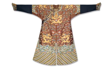Túnica de dragón de gasa bordada castaña imperial, Mangpao, período Qianlong