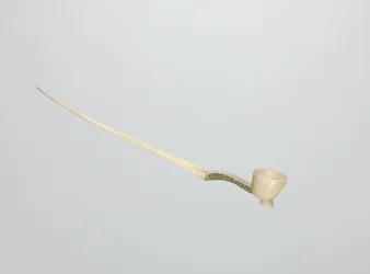 Cucharilla de rapé, finales de 1800 (hueso)