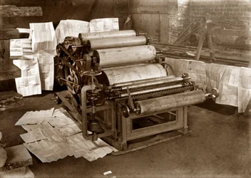 Una imprenta: prensa rotativa para impresión de periódicos, circa 1900