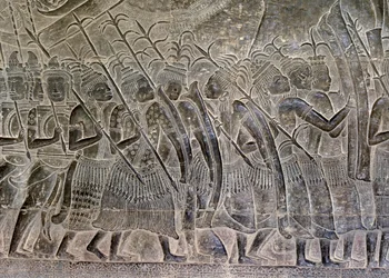 Angkor Wat, Angkor, Camboya, principios del siglo XII con adiciones posteriores. Este detalle de los relieves en la galería muestra al pueblo tailandés marchando como aliados del ejército jemer (detalle)