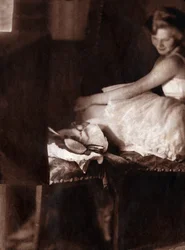 Bailarina clásica vistiéndose en su cabaña. 1929 (impresión)