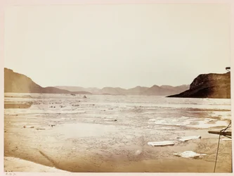 Expedición en el Ártico (1875-1876) del capitán George Nares (1831-1915): Bahía Dobbin mirando al norte