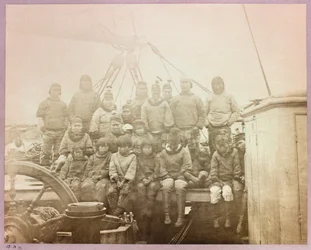 Expedición en el Ártico (1875-1876) del capitán George Nares (1831-1915): Grupo de nativos en 