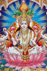 Lakshmi, la esposa de Vishnu, es la diosa de la prosperidad, la buena fortuna y la belleza
