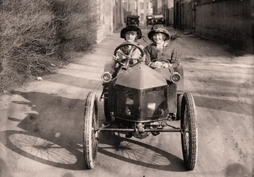 De paseo, c. 1912 (foto)