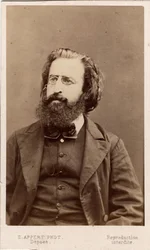 Comuna de París (1871): retrato de Theophile Ferre (1846-1871) miembro de la Comuna. Fotografía Appert. Dim. 10,5X6,3 cm