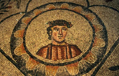 Retrato del donante, mosaico del suelo de la Basílica de la Asunción de Santa María (siglo IV), Aquilea, Friuli-Venecia Julia, Italia