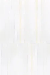 Abstracción vertical en blanco