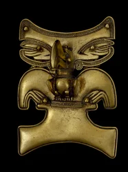 Colgante de un chamán transformado en tucán, 500-1550 d.C.