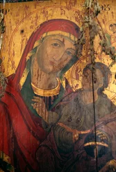 Madonna con niño, pintado sobre madera en la iglesia de Agios Antonios, Kavousi, Creta, Grecia